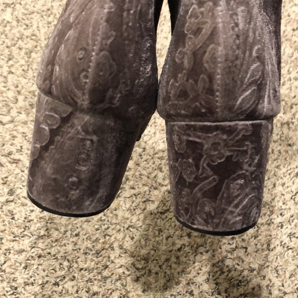 Zigi Soho Nydia Ankle Boots Size 9.5 Gray Velvet Floral Paisley - Picture 5 of 8